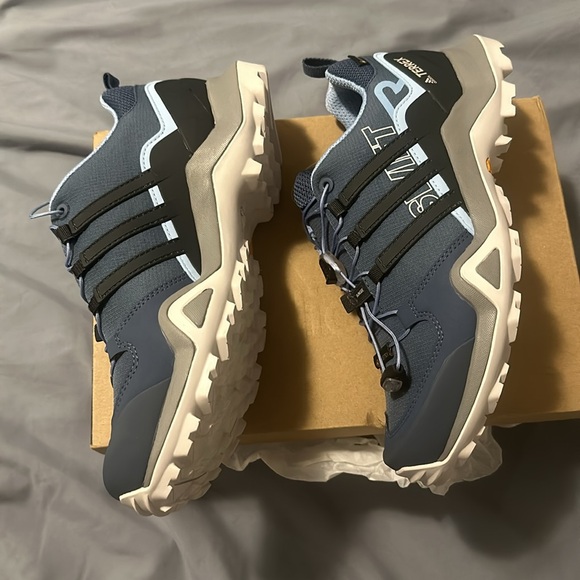 NIB Adidas TERREX SWIFT R2 GTX hiking shoe - Picture 3 of 8